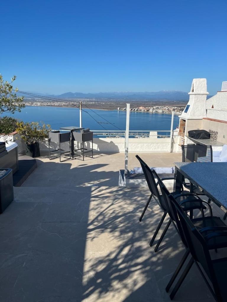 Appartement Duplex Rosas Avec Terrasse Magnifique Jacuzzi Vue Mer المظهر الخارجي الصورة