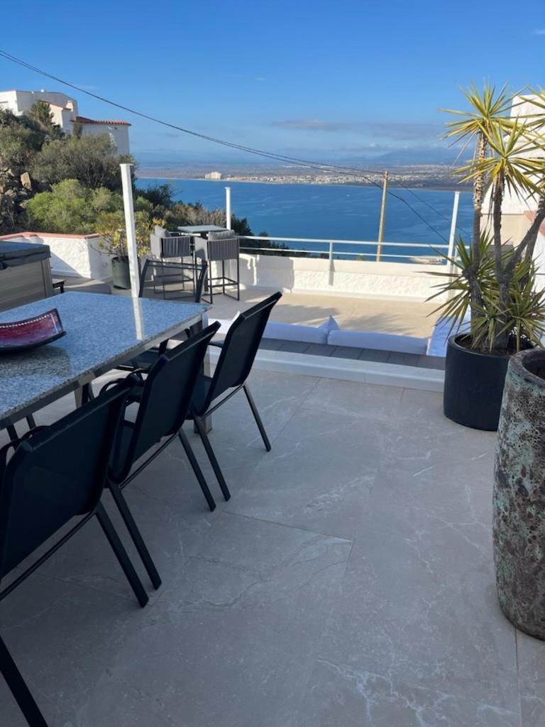 Appartement Duplex Rosas Avec Terrasse Magnifique Jacuzzi Vue Mer المظهر الخارجي الصورة