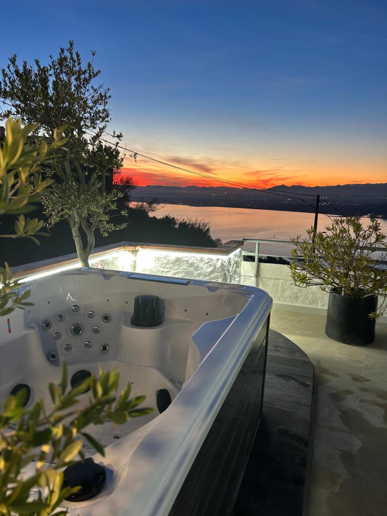 Appartement Duplex Rosas Avec Terrasse Magnifique Jacuzzi Vue Mer المظهر الخارجي الصورة