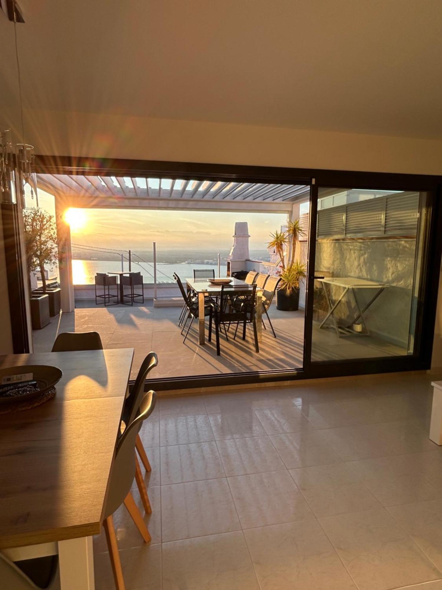 Appartement Duplex Rosas Avec Terrasse Magnifique Jacuzzi Vue Mer المظهر الخارجي الصورة